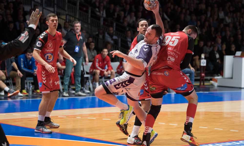 Un derby tout de mauve vêtu. 31-27 pour la JS face aux vikings