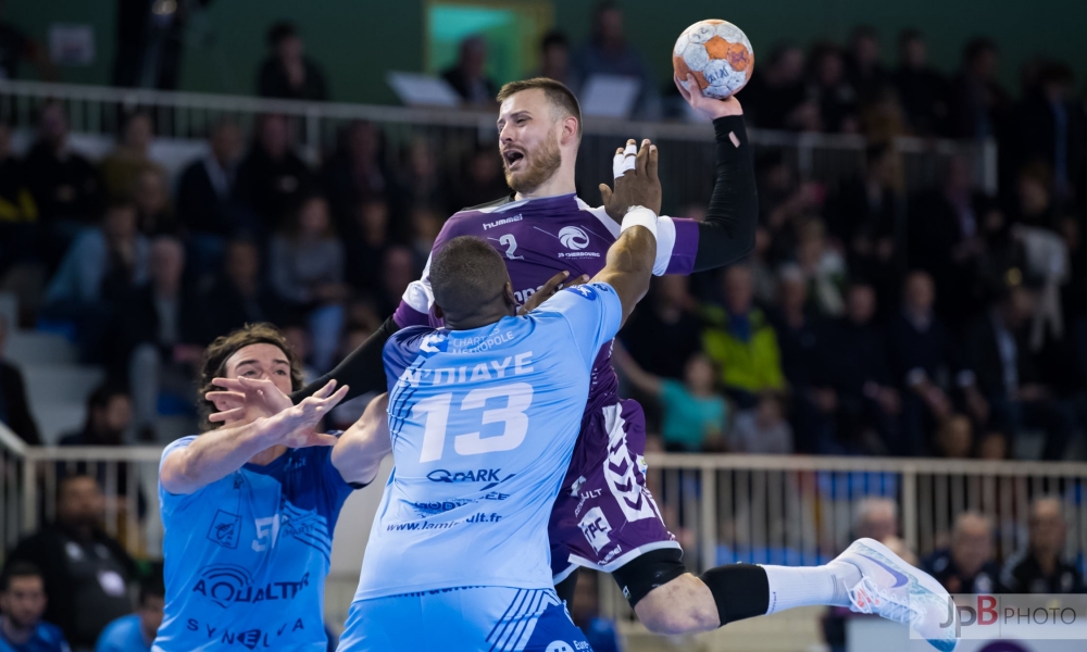 Un gros match des Mauves face au leader. Défaite trsè très honrable. 30-31