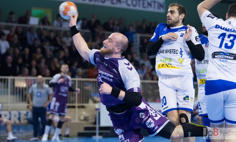 Face au SM Vernon, les Mauves s'adjugent le derby et le maintien. 28-27