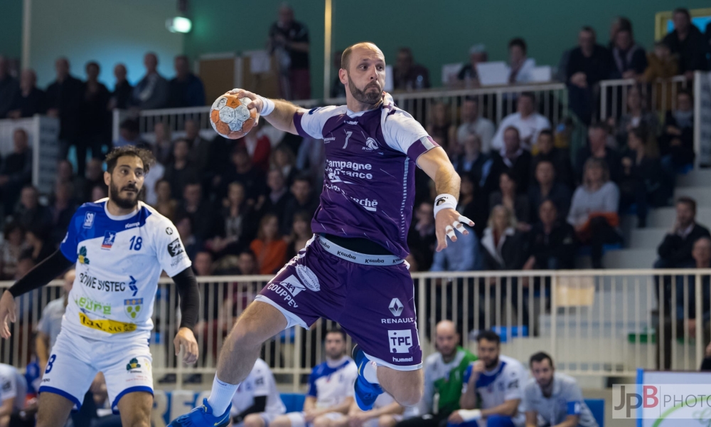 Face au SM Vernon, les Mauves s'adjugent le derby et le maintien. 28-27 