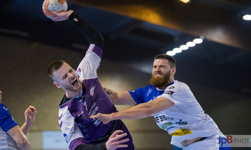 Face au SM Vernon, les Mauves s'adjugent le derby et le maintien. 28-27