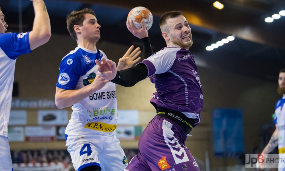 Face au SM Vernon, les Mauves s'adjugent le derby et le maintien. 28-27