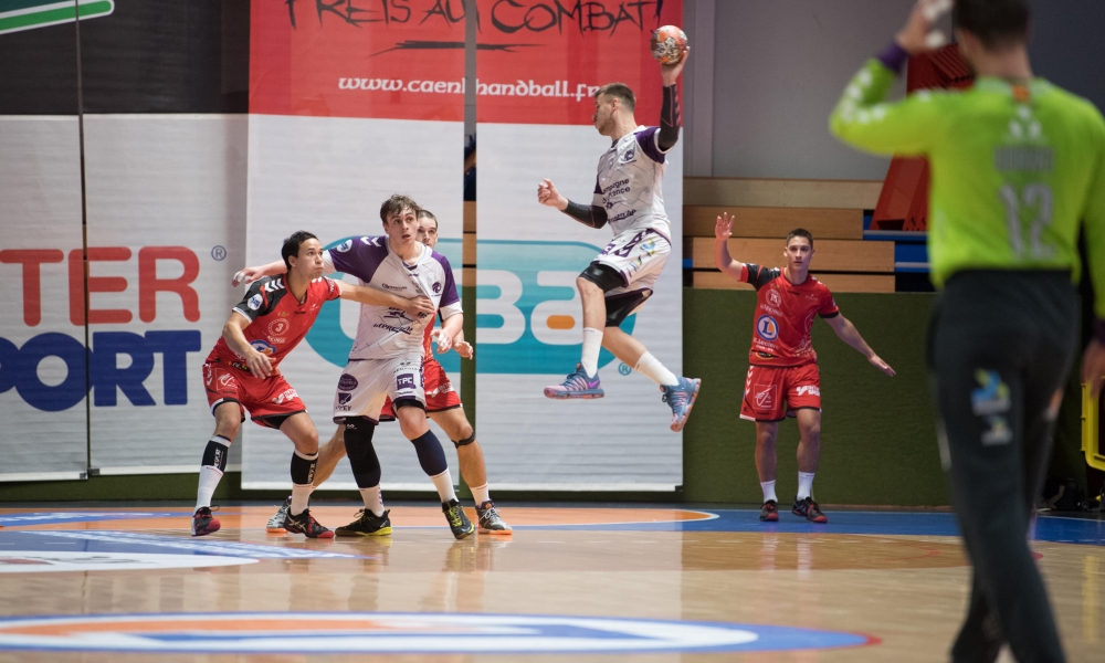 Un derby tout de mauve vêtu. 31-27 pour la JS face aux vikings