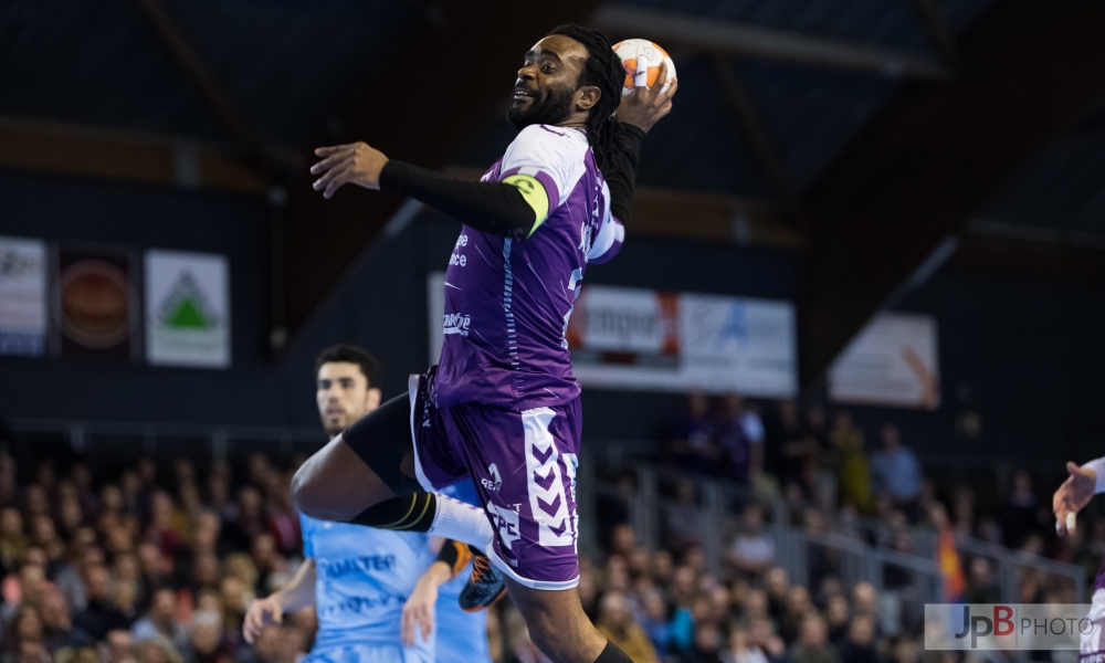 Un gros match des Mauves face au leader. Défaite trsè très honrable. 30-31