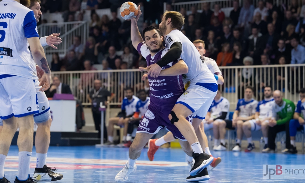 Face au SM Vernon, les Mauves s'adjugent le derby et le maintien. 28-27