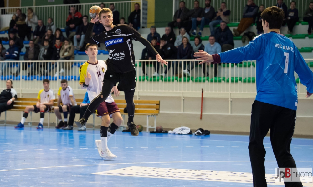 Les U18M s"inclinent d'un but devant le HBC nantes. 