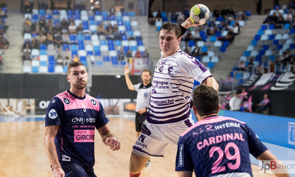 Les Mauves tenus en échec...... à Cesson.....Belle parité 26-26