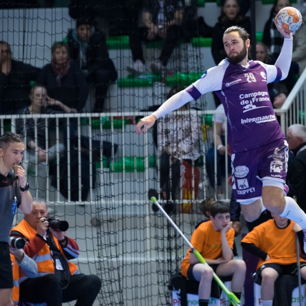 Un gros match des Mauves face au leader. Défaite trsè très honrable. 30-31