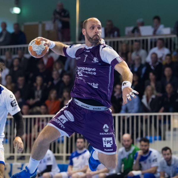 Face au SM Vernon, les Mauves s'adjugent le derby et le maintien. 28-27