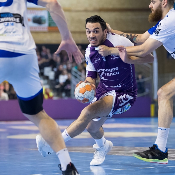 Face au SM Vernon, les Mauves s'adjugent le derby et le maintien. 28-27