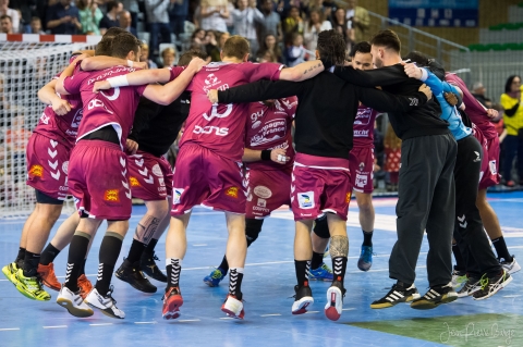 Les Mauves fêtes leur victoire, après match héroique ! 